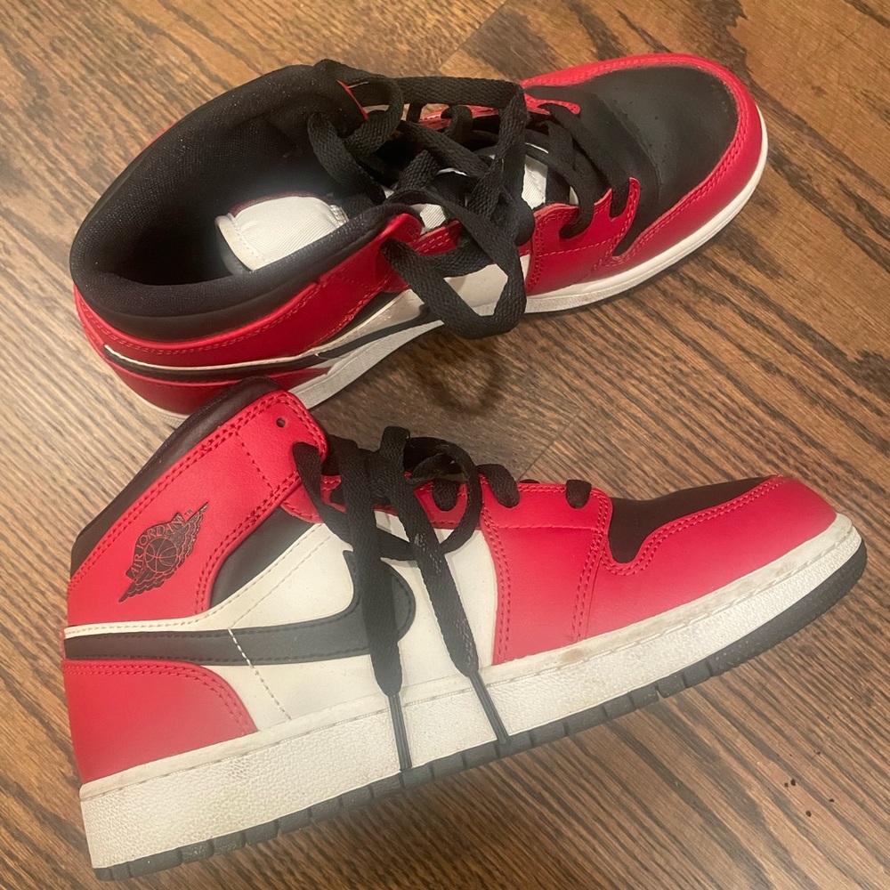 Jordan mids - Picture 2 of 8